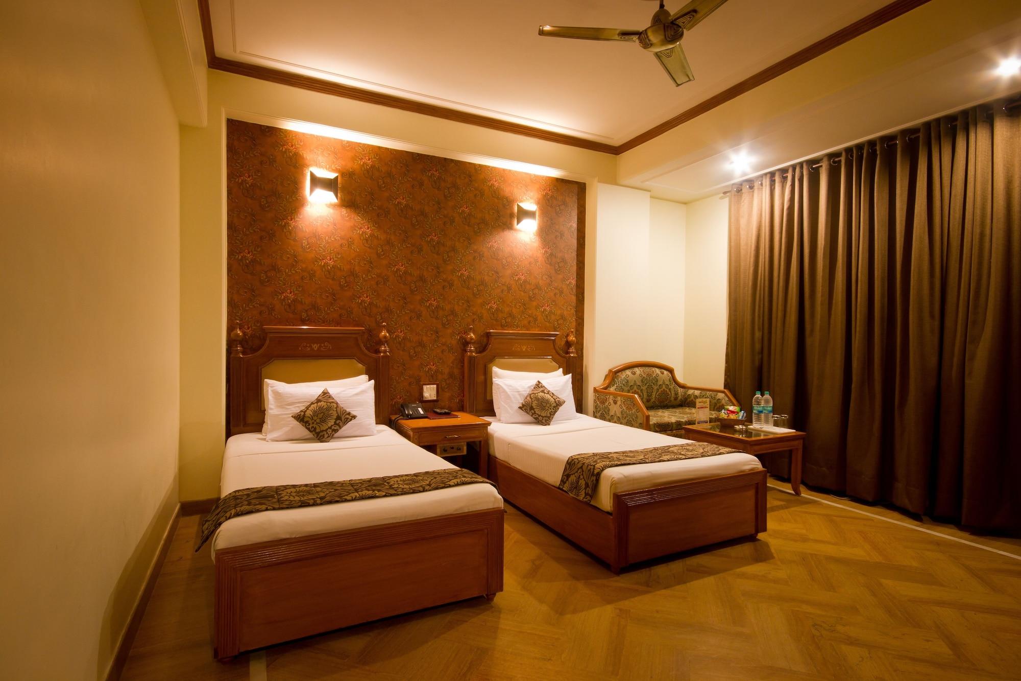 Hotel Sunstar Grand Delhi  Exterior photo