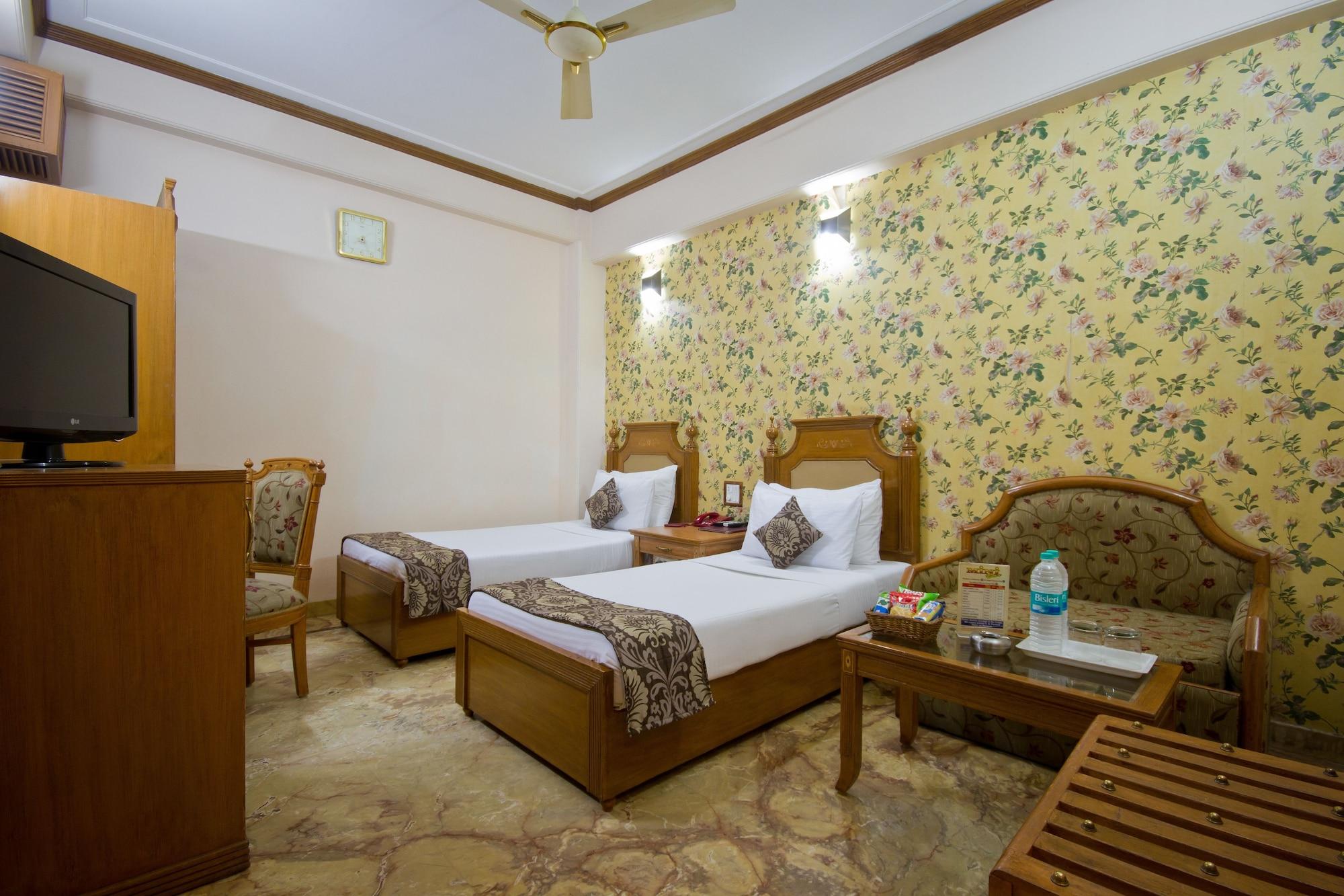 Hotel Sunstar Grand Delhi  Exterior photo
