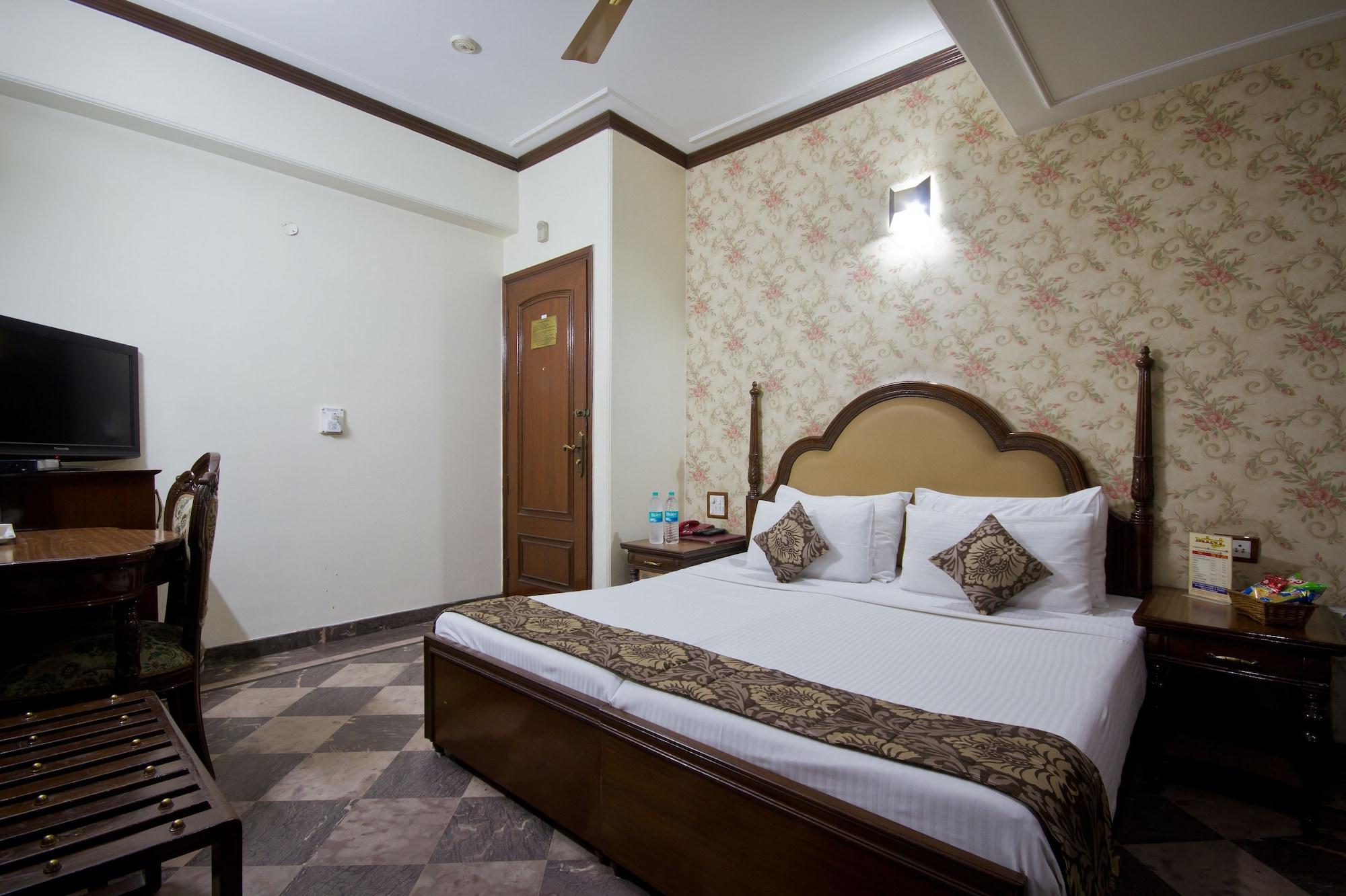 Hotel Sunstar Grand Delhi  Exterior photo
