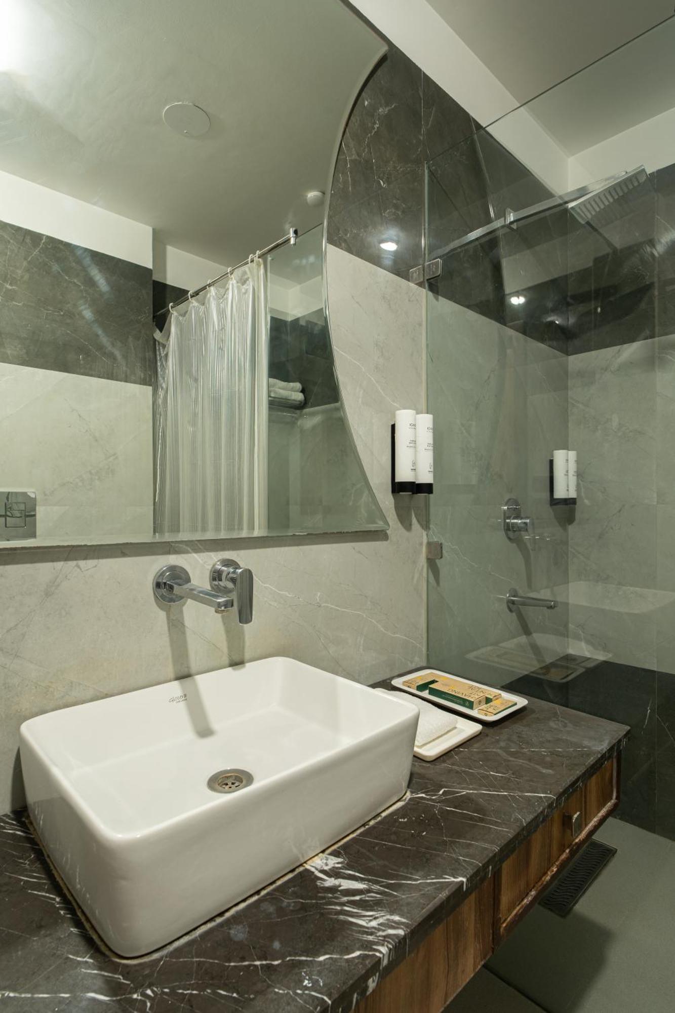 Hotel Sunstar Grand Delhi  Exterior photo