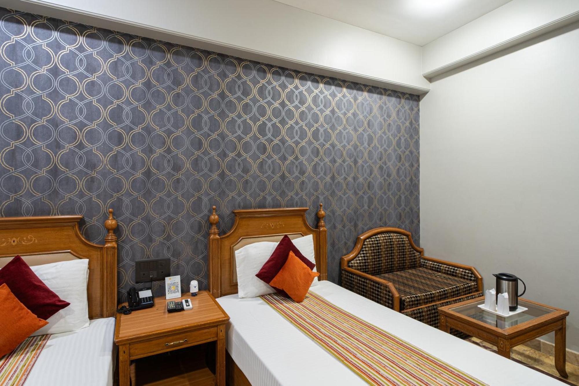 Hotel Sunstar Grand Delhi  Exterior photo