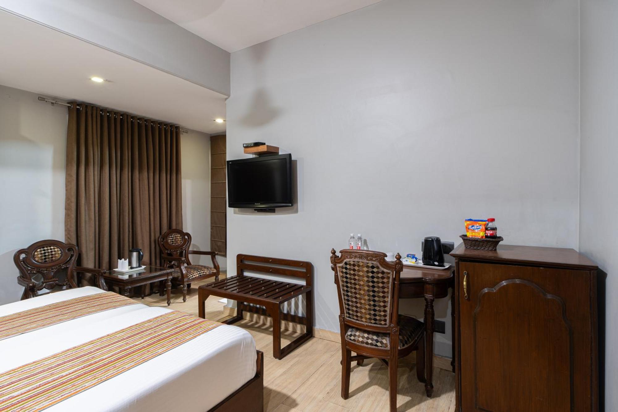 Hotel Sunstar Grand Delhi  Exterior photo