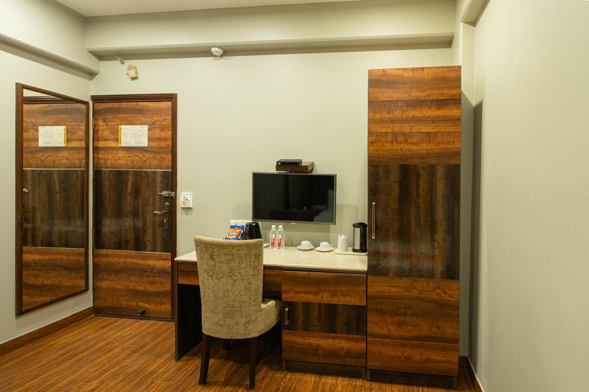 Hotel Sunstar Grand Delhi  Exterior photo