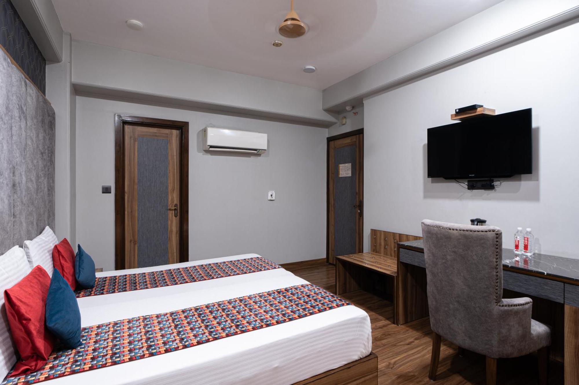 Hotel Sunstar Grand Delhi  Exterior photo