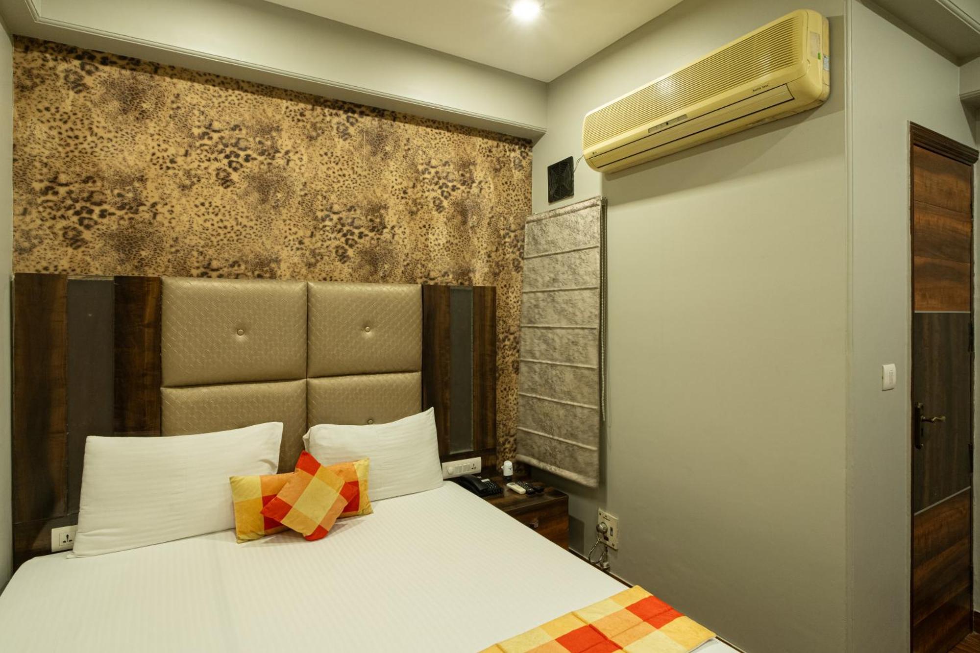 Hotel Sunstar Grand Delhi  Exterior photo