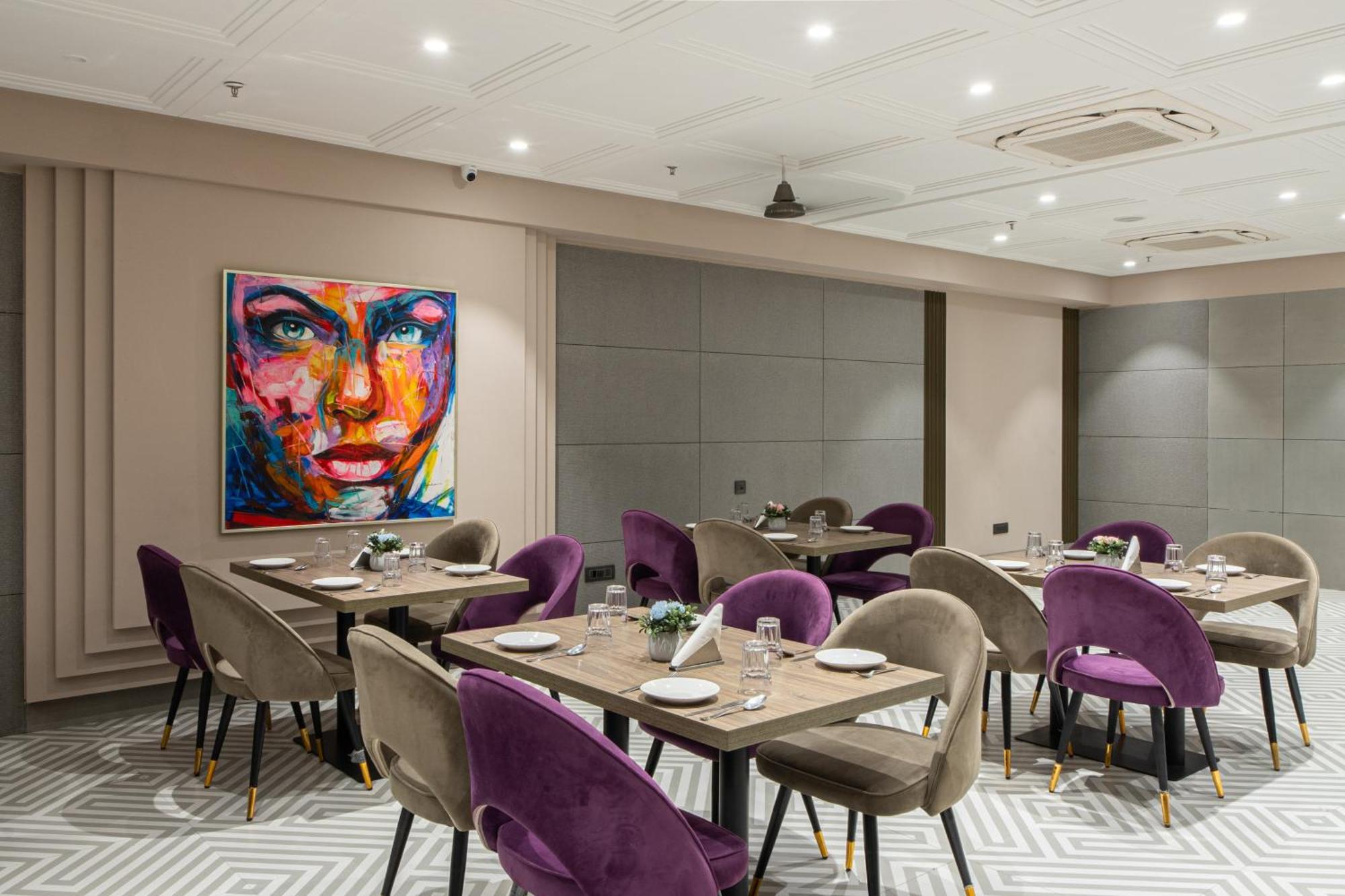 Hotel Sunstar Grand Delhi  Exterior photo