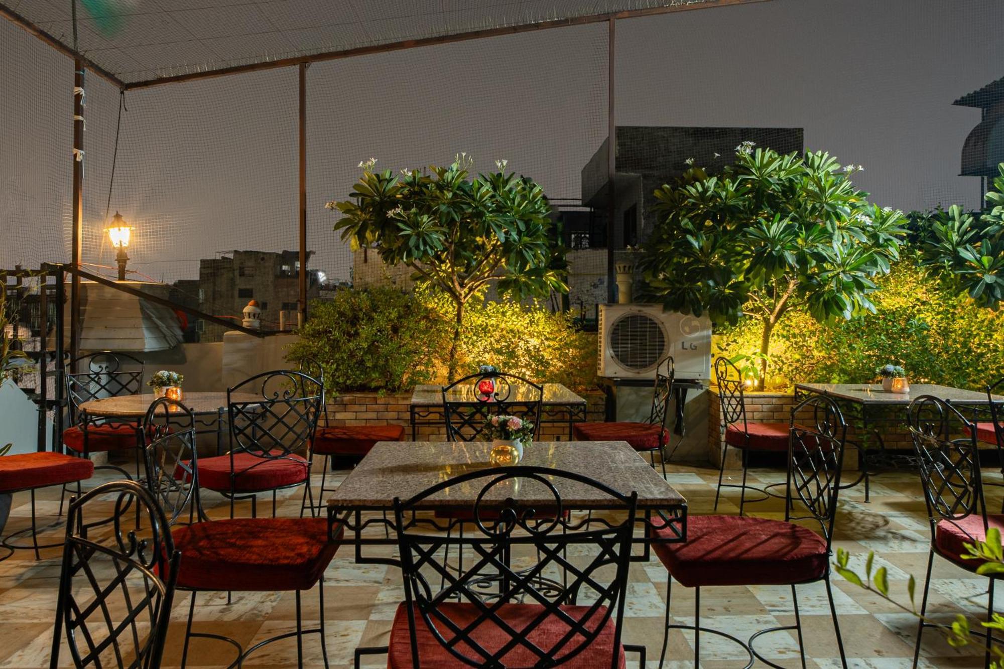 Hotel Sunstar Grand Delhi  Exterior photo