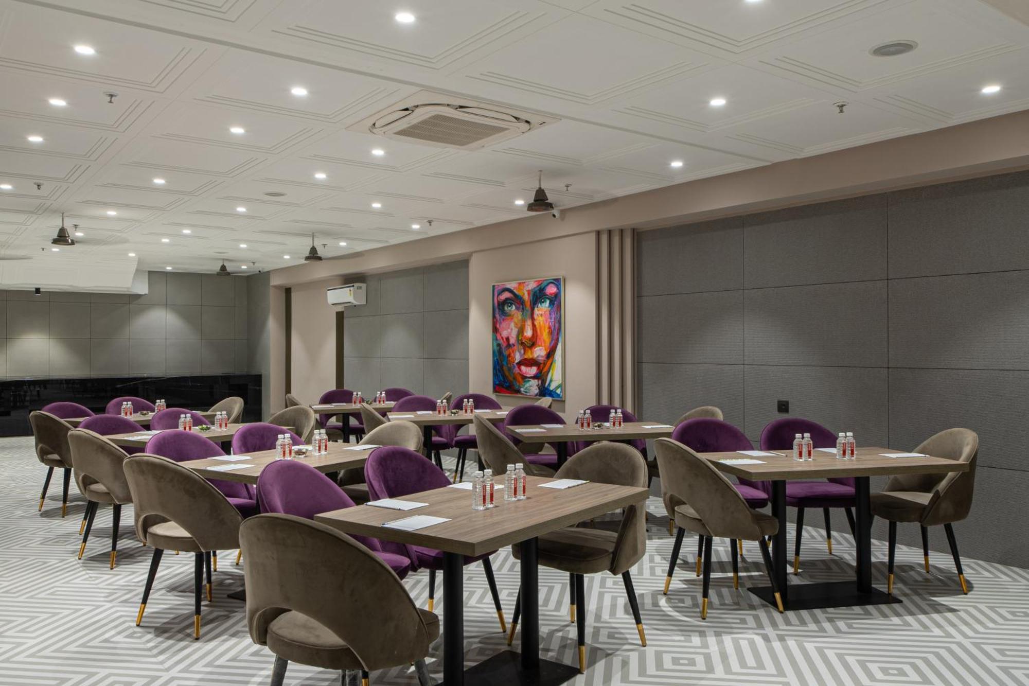 Hotel Sunstar Grand Delhi  Exterior photo