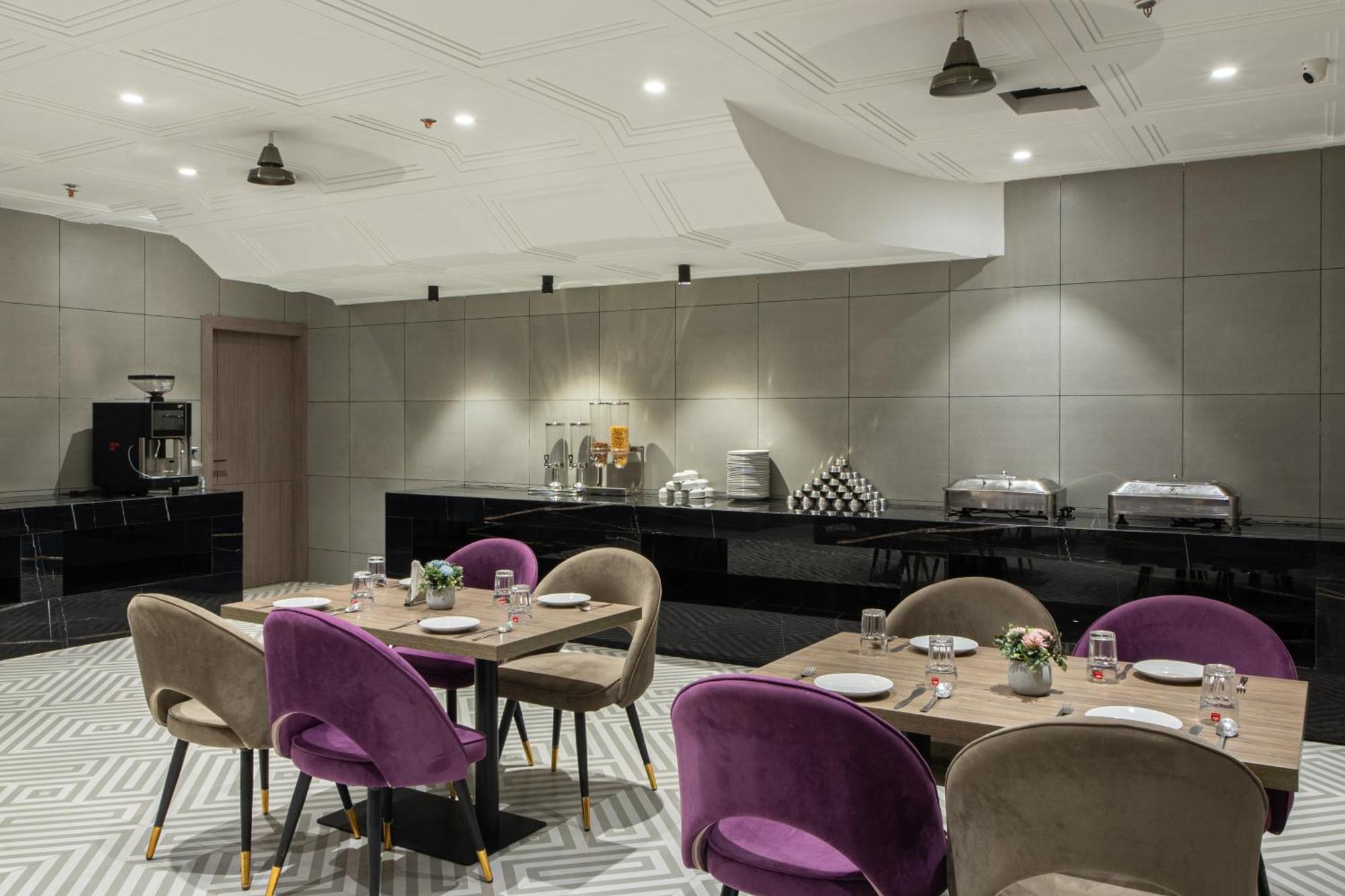 Hotel Sunstar Grand Delhi  Exterior photo