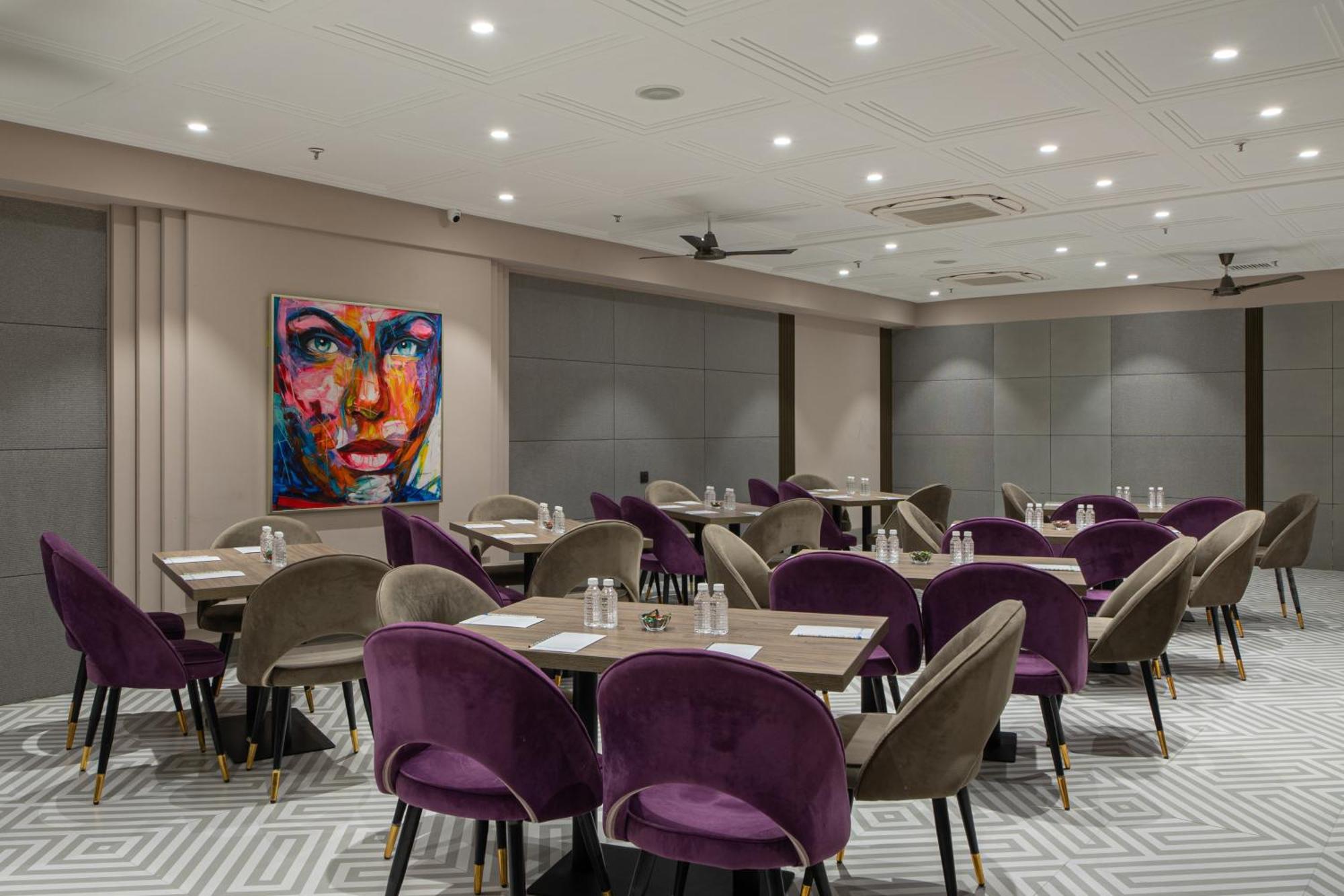 Hotel Sunstar Grand Delhi  Exterior photo