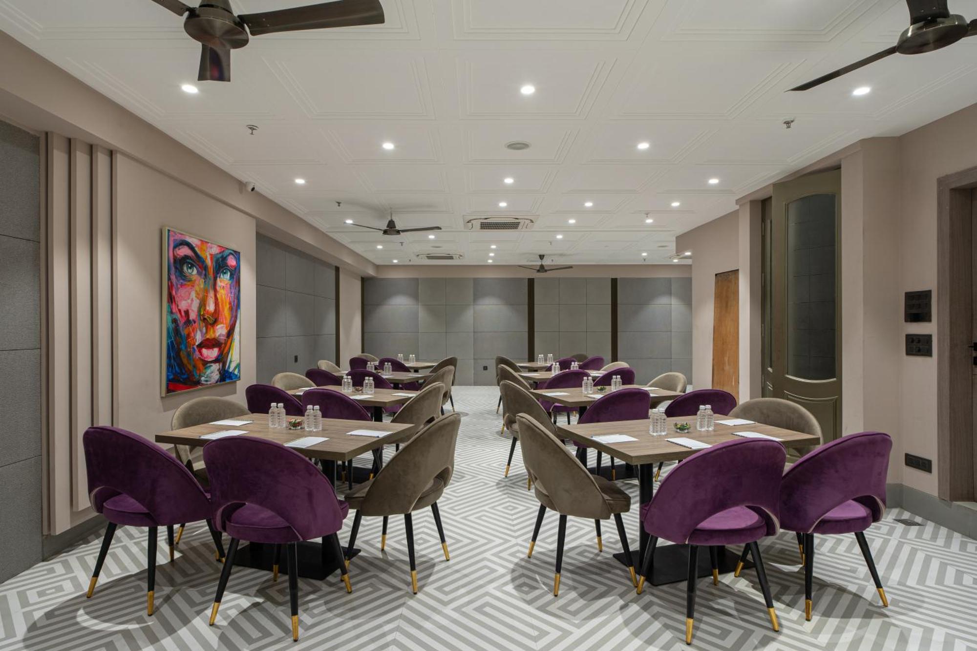 Hotel Sunstar Grand Delhi  Exterior photo