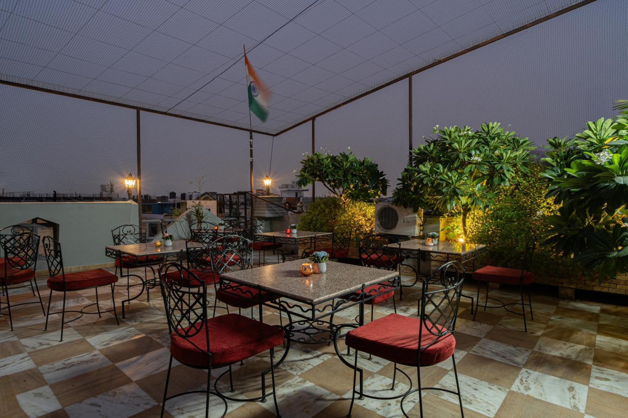Hotel Sunstar Grand Delhi  Exterior photo