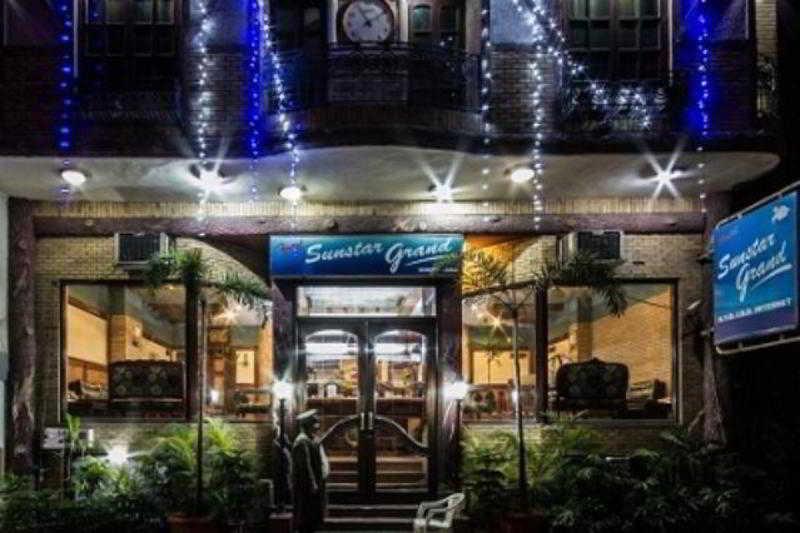 Hotel Sunstar Grand Delhi  Exterior photo