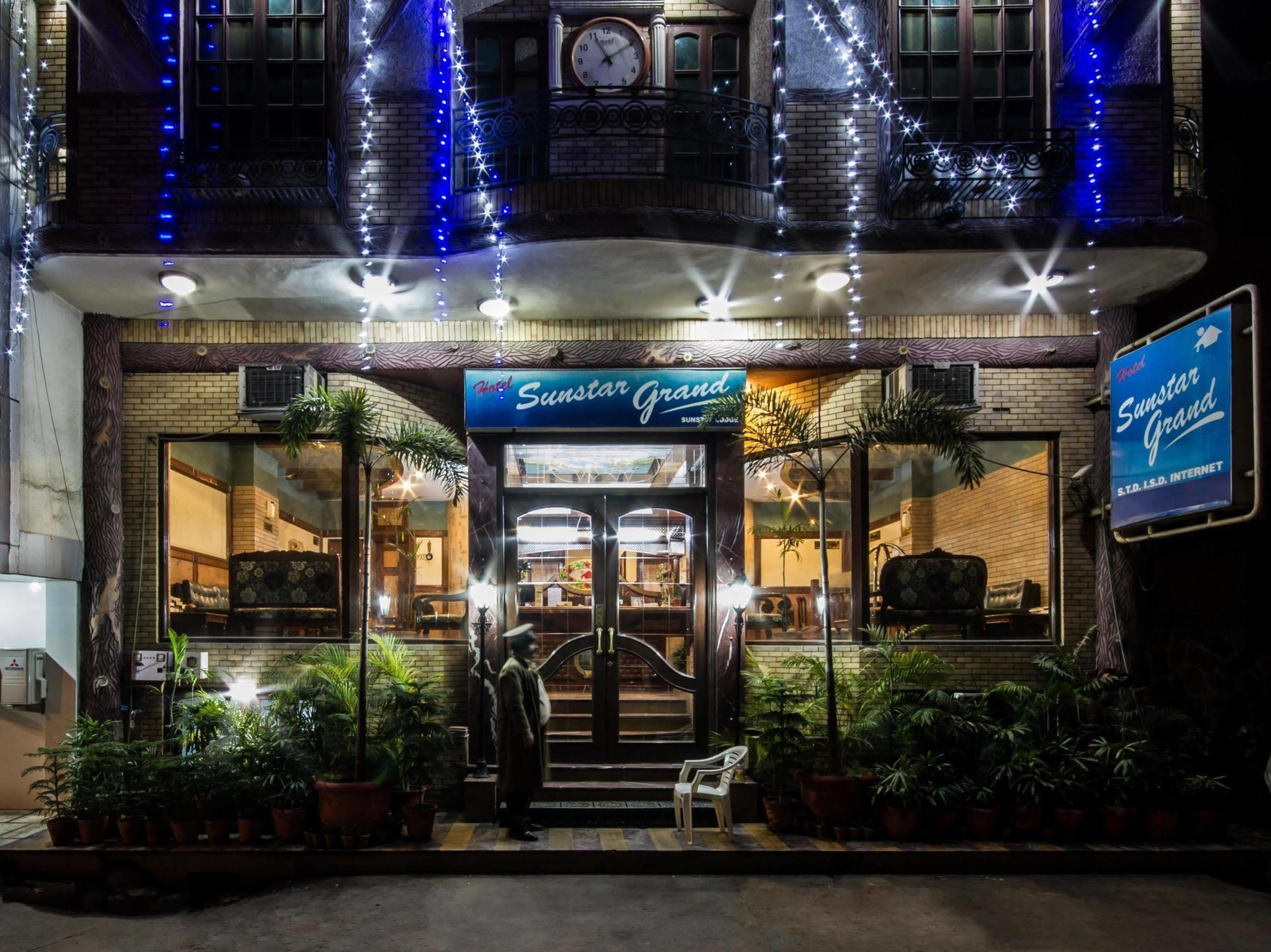 Hotel Sunstar Grand Delhi  Exterior photo